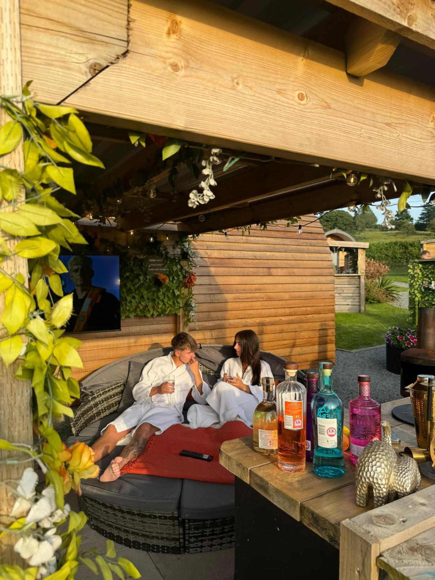 Tan Y Bryn Glamping Camping *